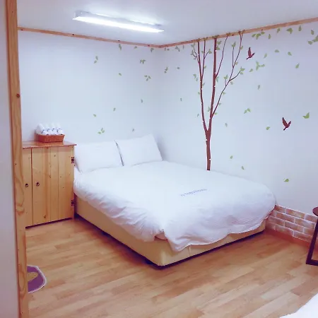 Iu Guest House Myeongdong